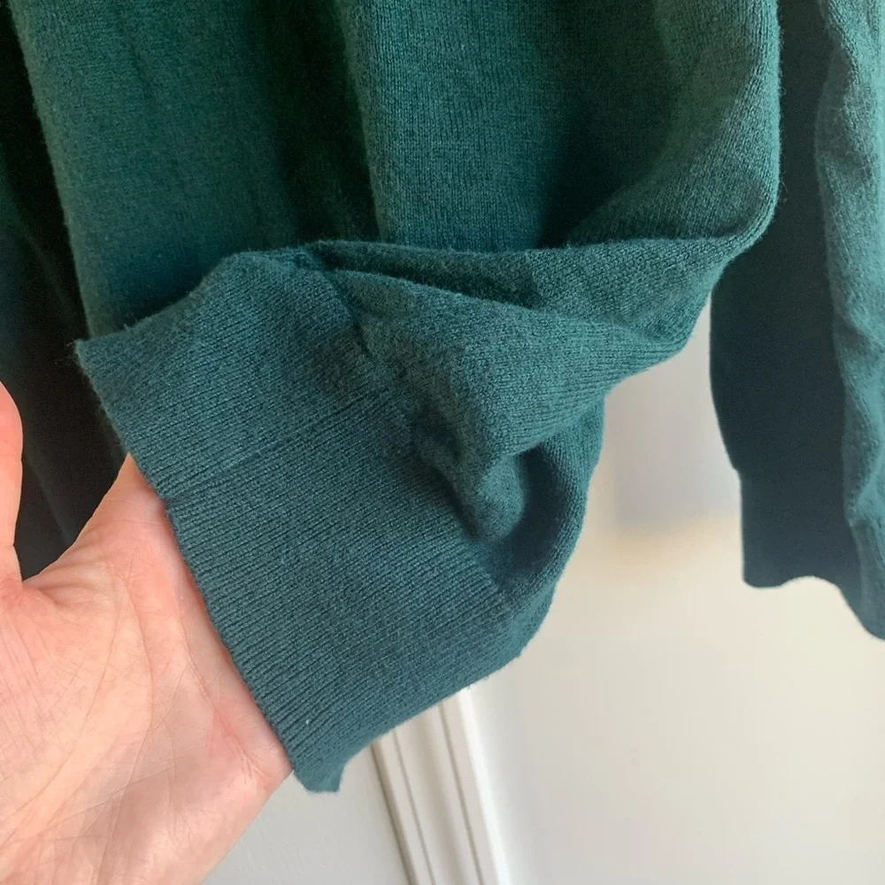 L.L. Bean womens V-Neck Sweater cashmere and cotton